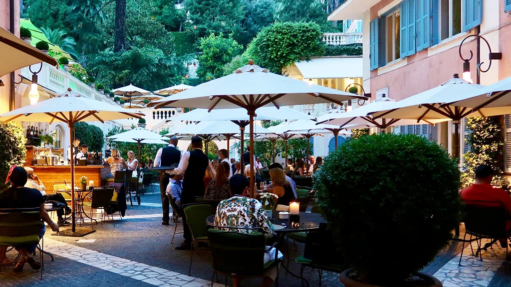 hotel de russie aperitivo outside hotel de russie aperitivo outside