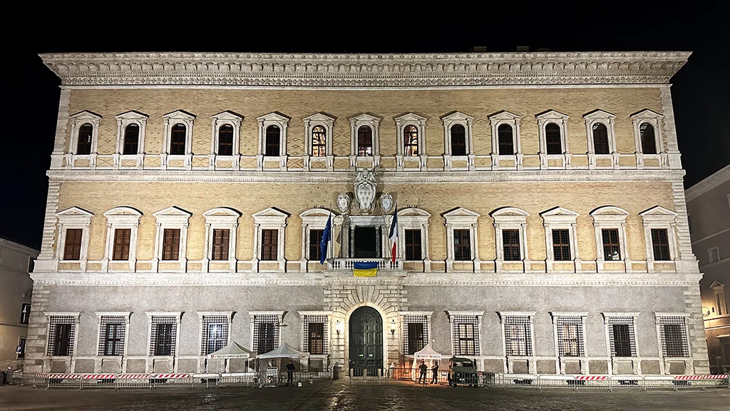 Rome-Palazzo-Farnese-Piazza-Farnese-Exterior-Front-Wide-Night-Romewise-EB-December-2024-Web
