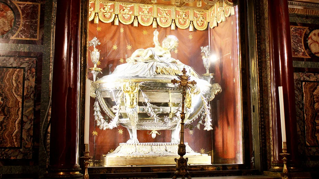 santa maria maggiore reliquary with pieces of jesus' crib inside