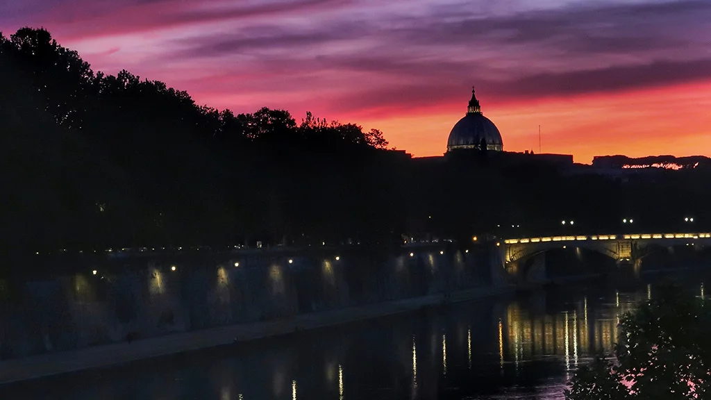 Lungotevere at night