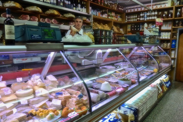 salumeria fratelli ciavetta inside