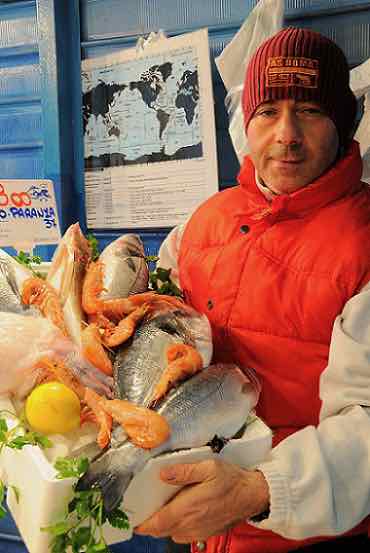Mercato di Piazza Epiro Mercato di Piazza Epiro