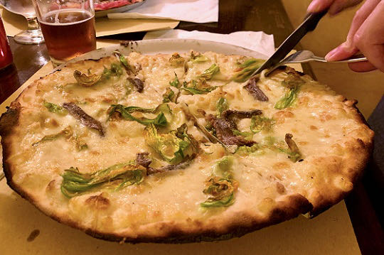 eating pizza with knife and fork