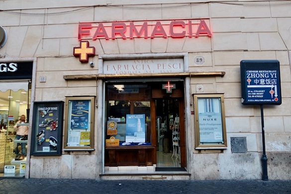 antica farmacia trevi sign