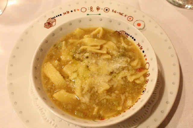 Armando Al Pantheon.Soup of skate and broccoli.