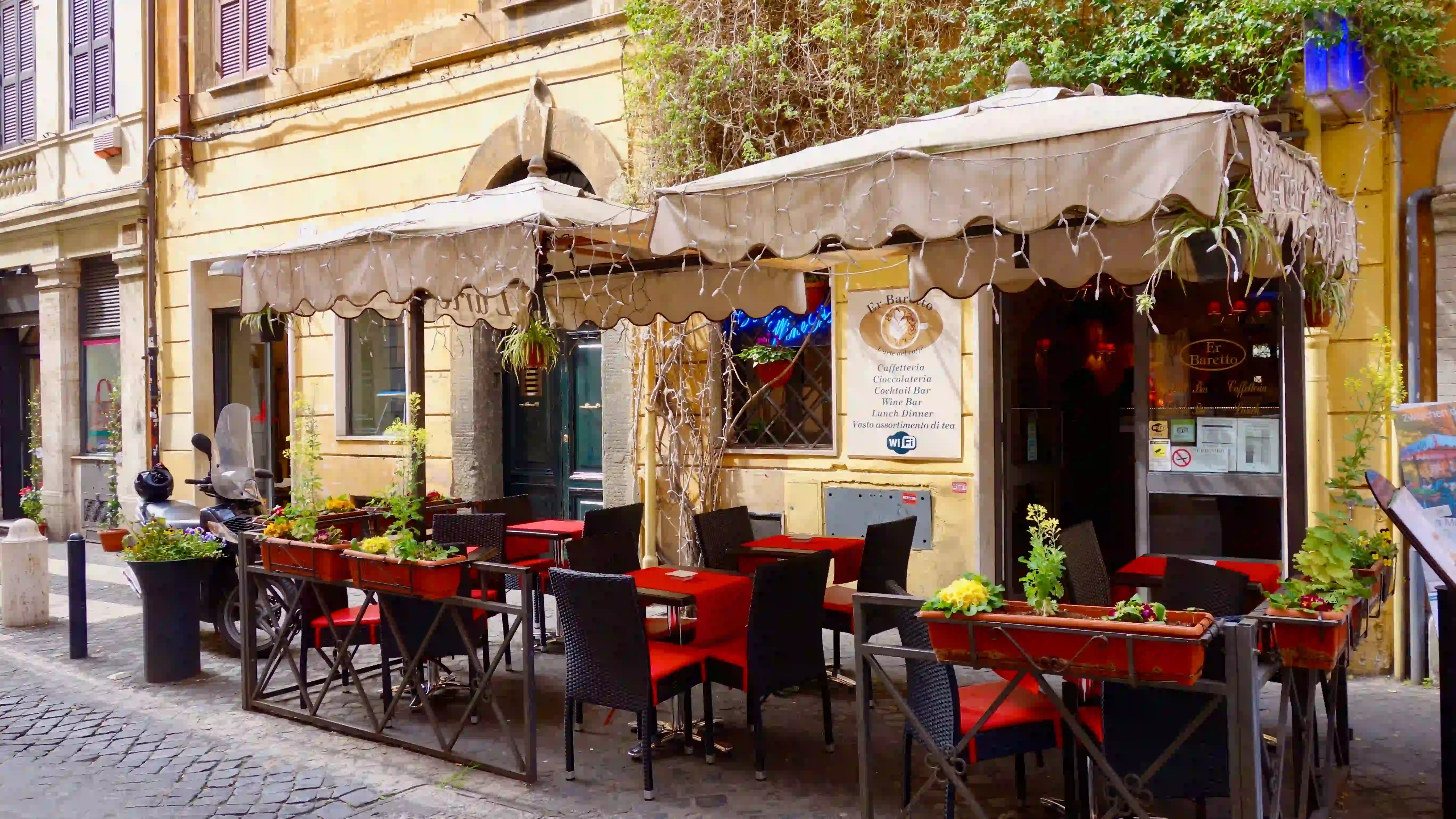 er baretto in monti arte del cafe tables outside