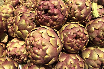 roman artichokes in the market