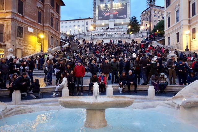 how people are dressed in rome in february