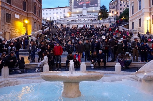 how to dress in rome in february