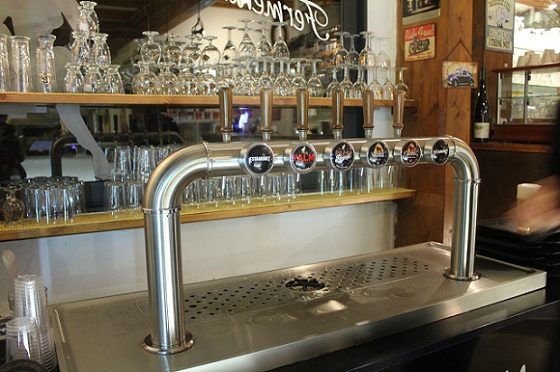 beer bar at fermentum pizzeria in rome