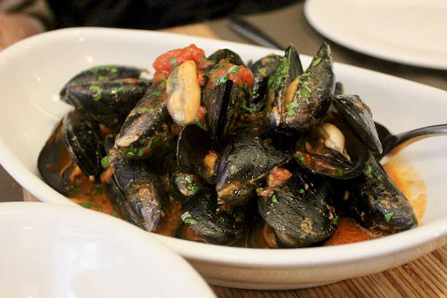 spicy hot mussels at broccoletti