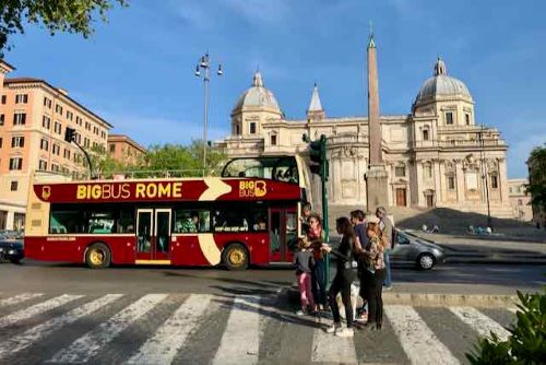 rome city sightseeing bus in front of santa maria maggiore rome city sightseeing bus in front of santa maria maggiore