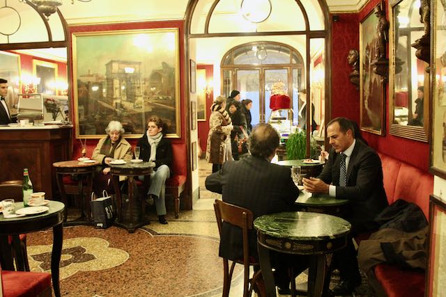 inside café grecco