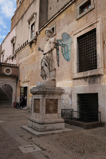 Castel Sant'Angelo statue of Angel Castel Sant'Angelo statue of Angel