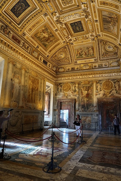 renaissance ballroom in castel sant'angelo renaissance ballroom in castel sant'angelo