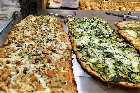 Cerulli bakery in Rome. Pizza alla pala