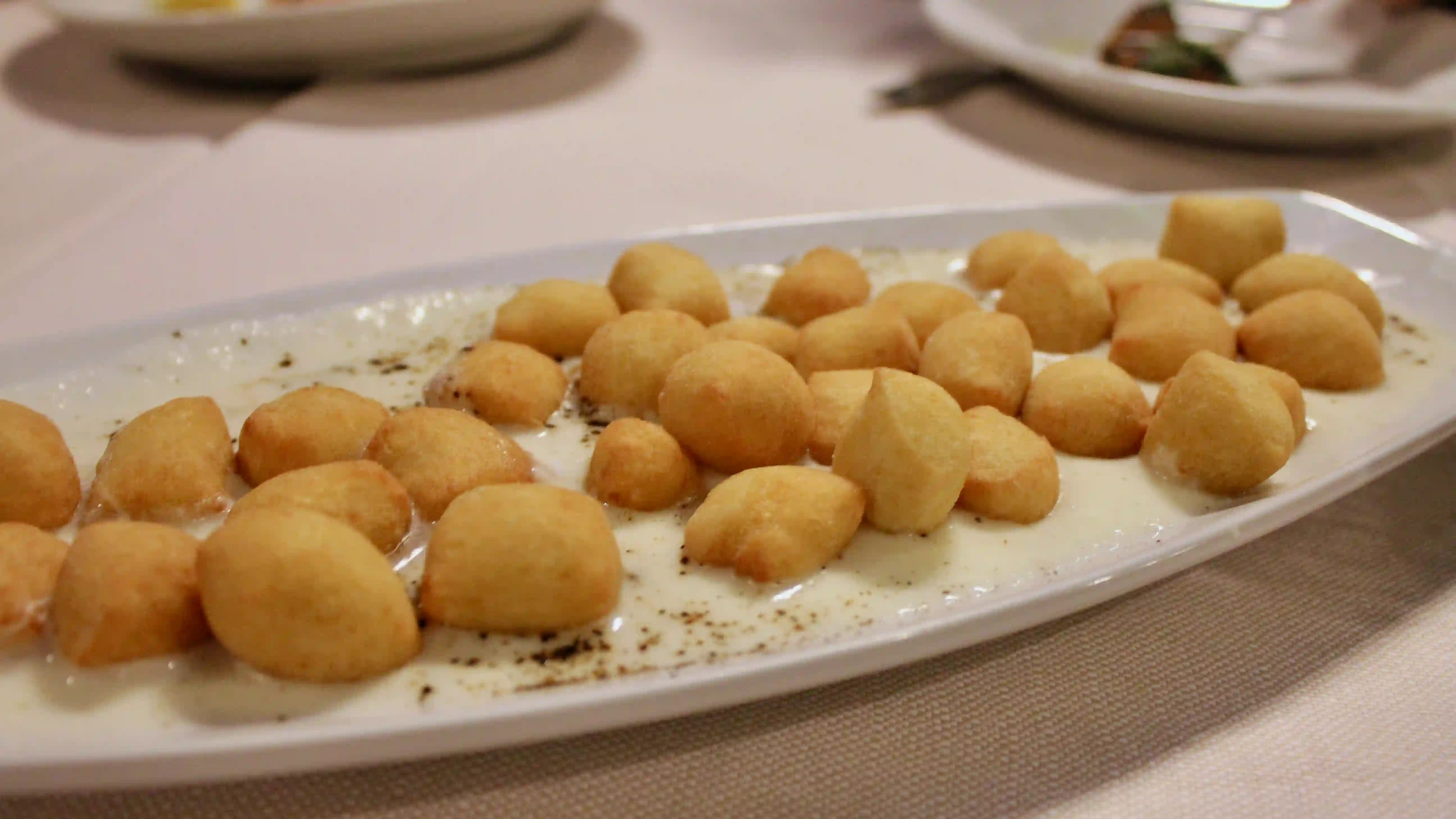 cesare al casaletto - fried gnocchi with cacio e pepe cesare al casaletto - fried gnocchi with cacio e pepe