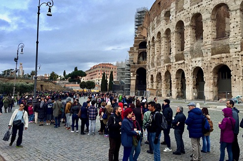huge lines at the colosseum on the free sunday even in winter
