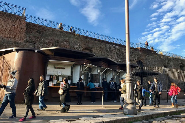 colosseum ticket booth in winter - no lines. colosseum ticket booth winter