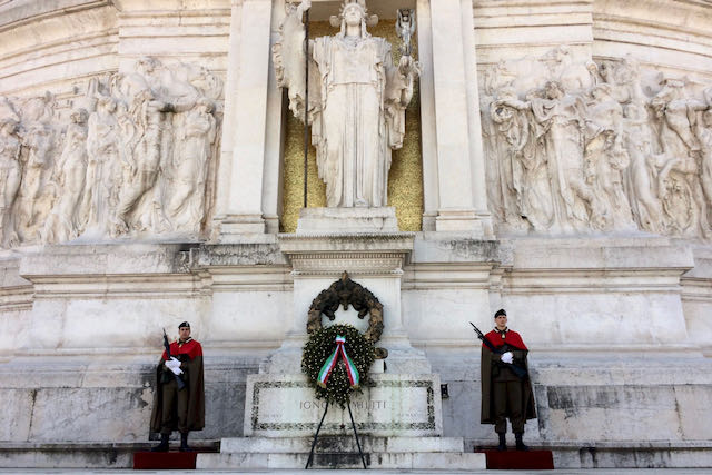 tomb of the unknown soldier rome
