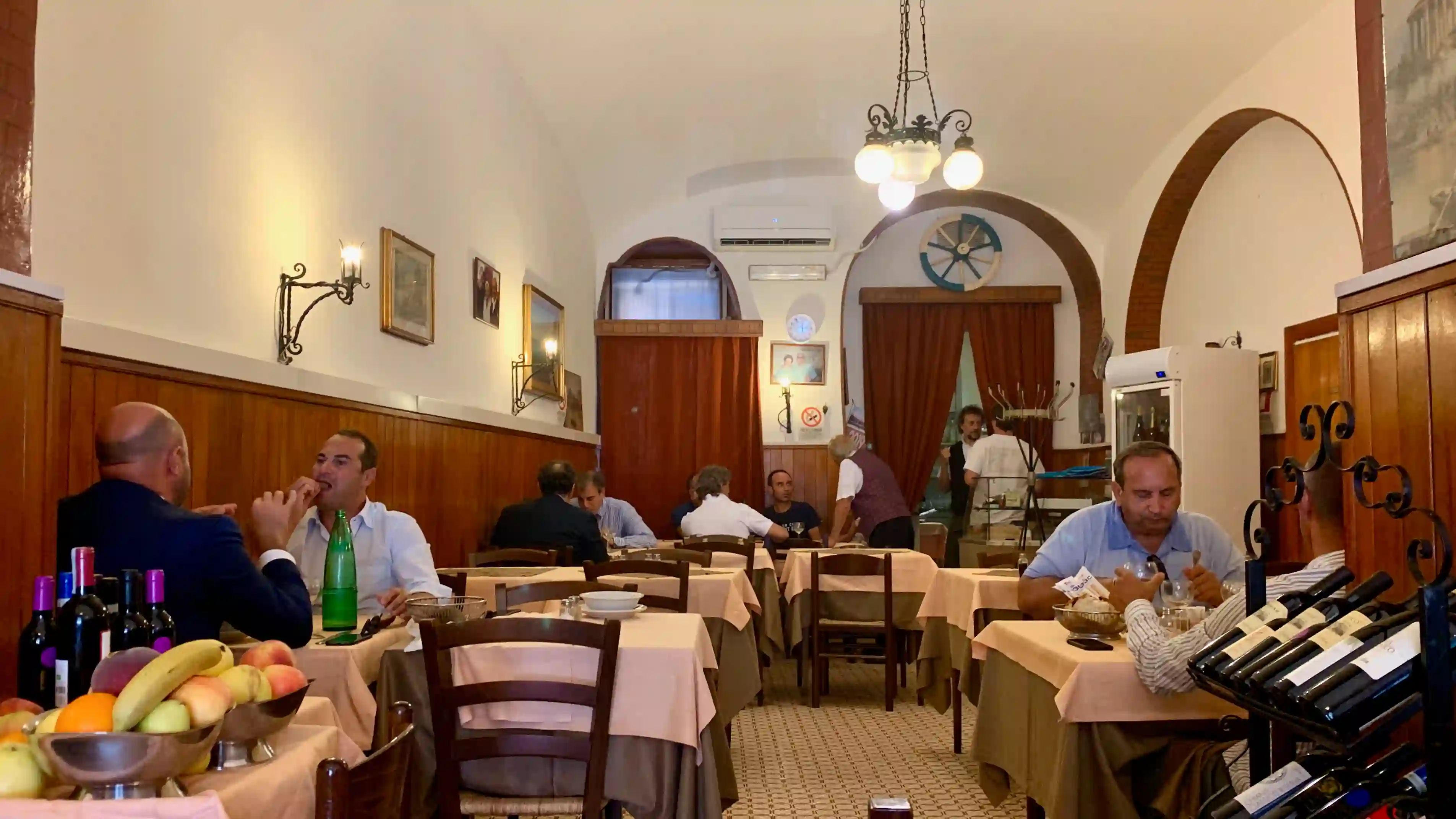 inside Da Emilio da emilio - interior