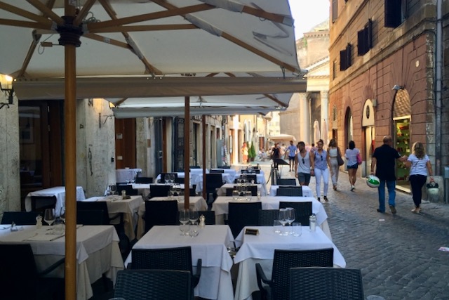 view of the pantheon from Da Fortunato