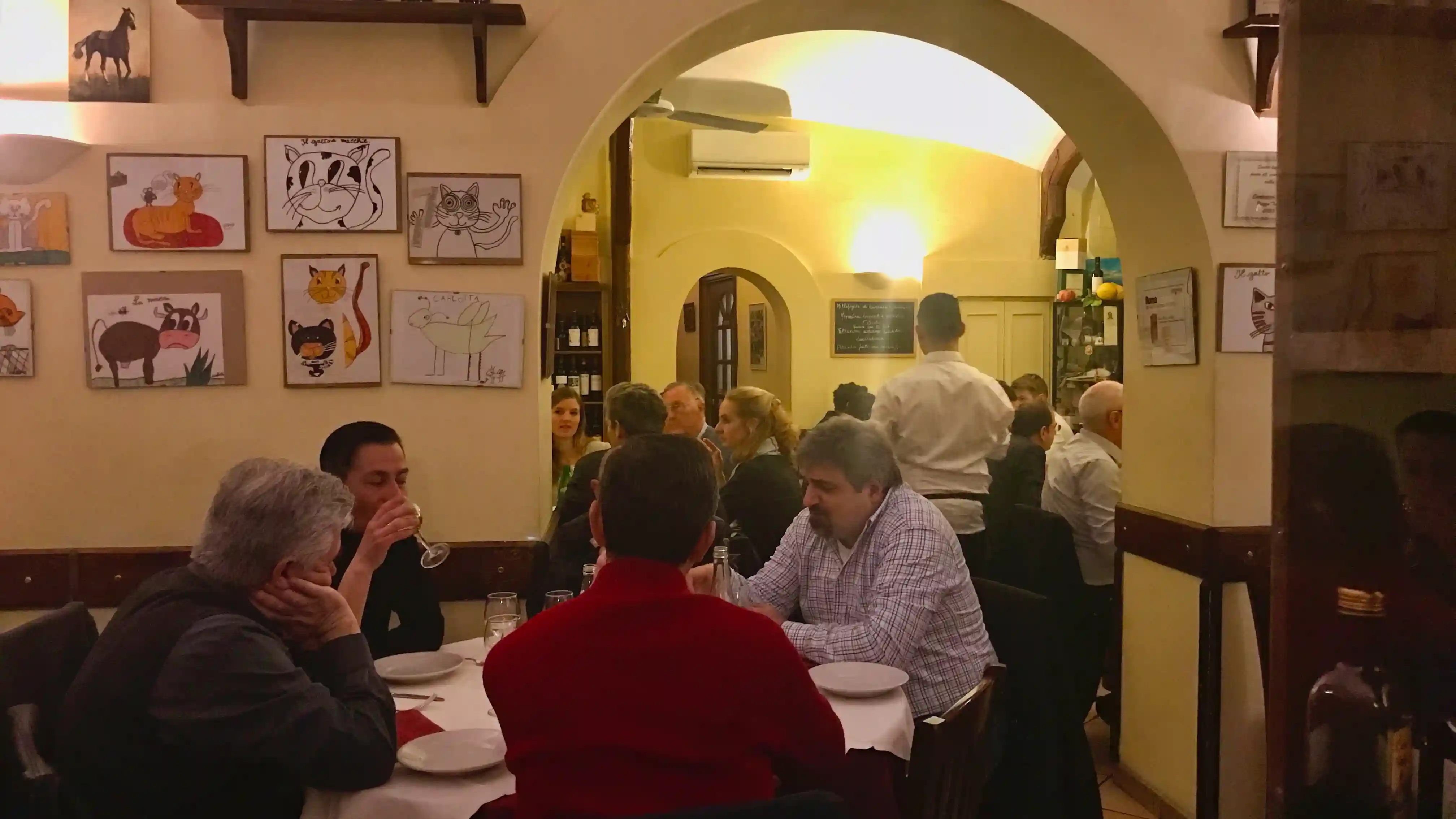 inside dining room at Da Teo da teo - inside