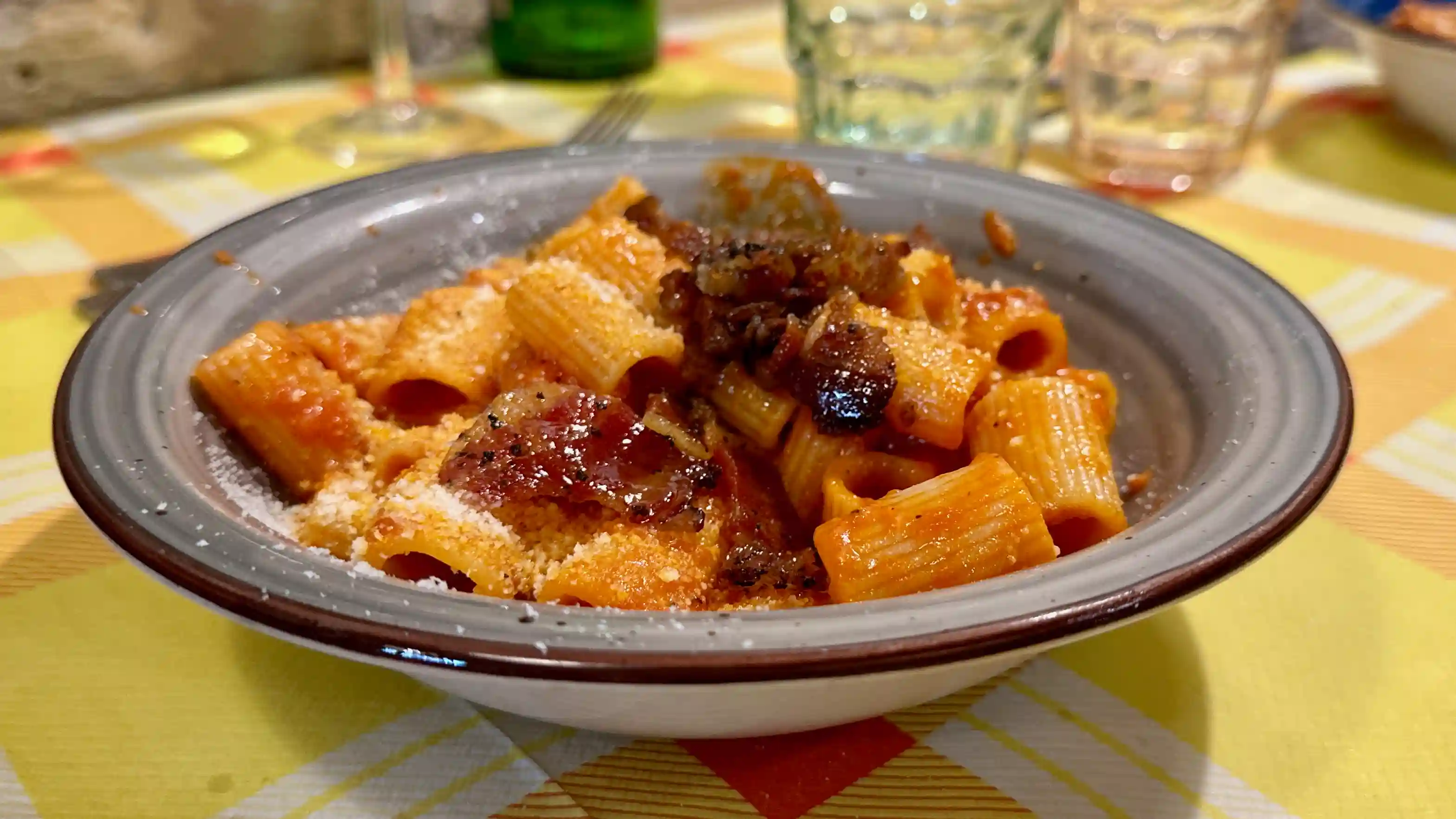 rigatoni amatriciana dar bruttone - amatriciana