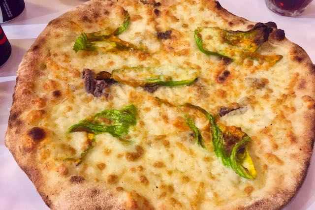 pizza with zucchini flowers at dar poeta in trastevere