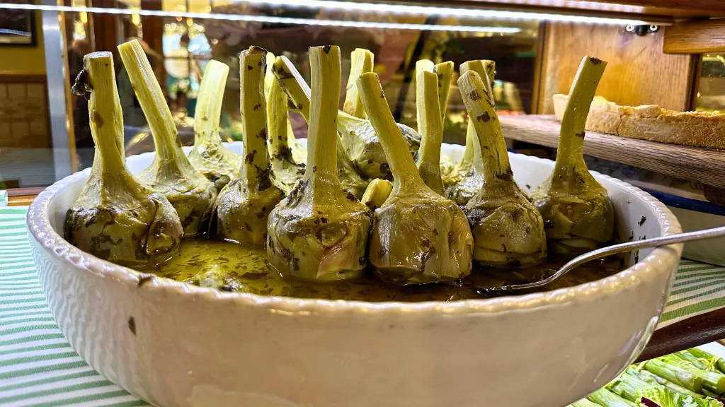 dish stewed roman artichokes