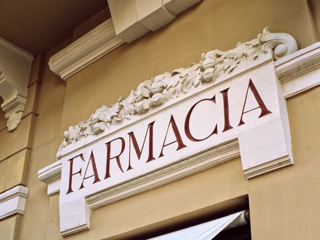 italian farmacia sign