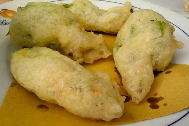 Fried zucchini flowers