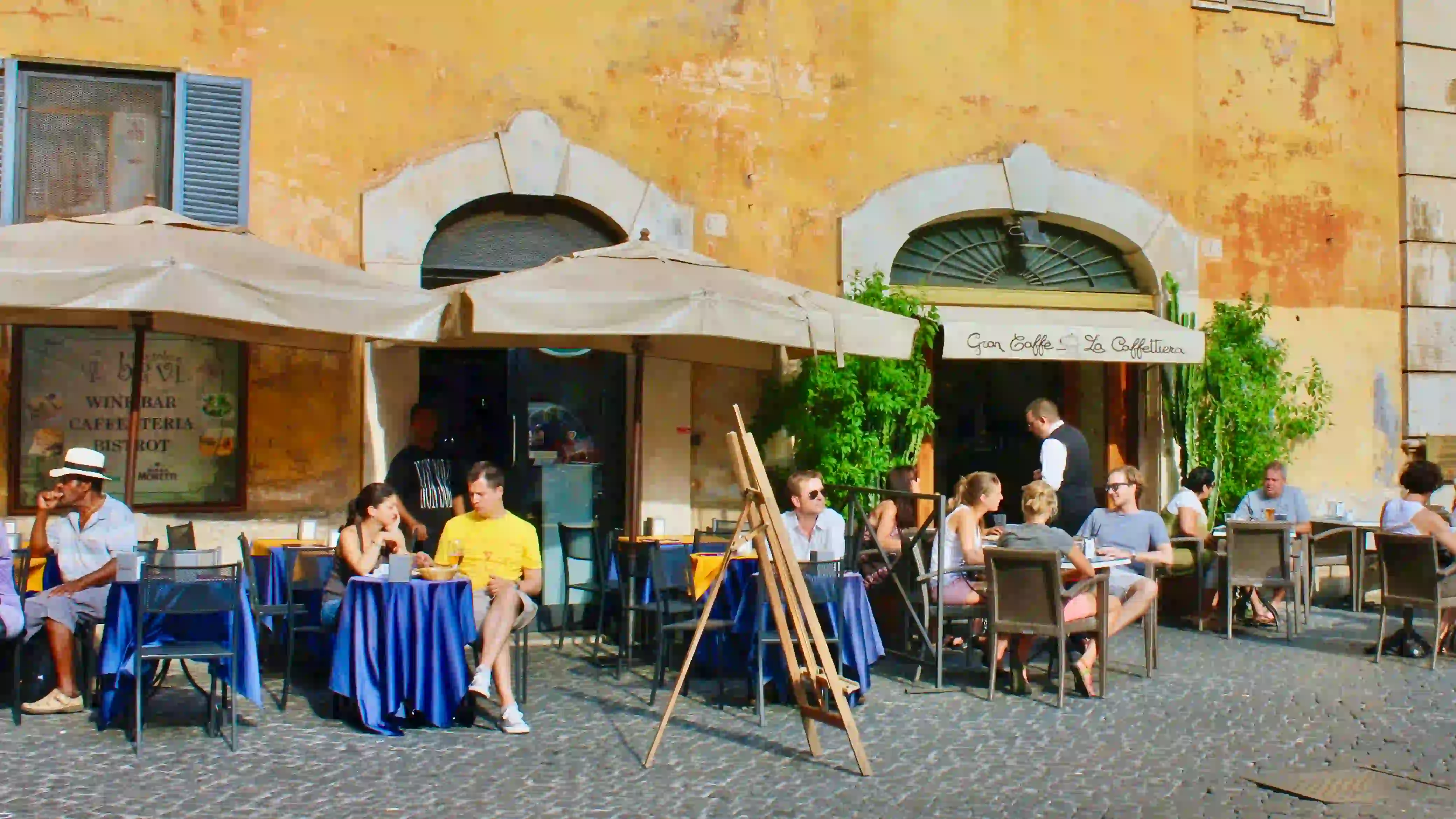 cafe with people outside gran cafe piazza di pietra