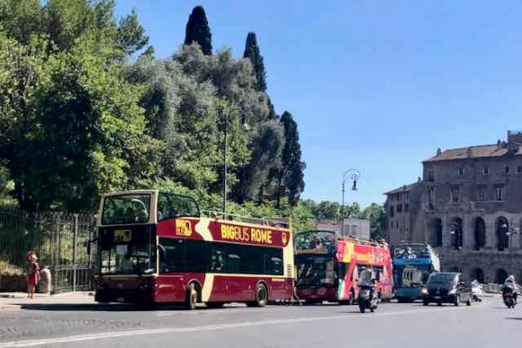 hop on hop off buses in Rome