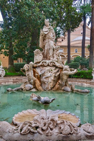 pin inside palazzo venezia hidden courtyard