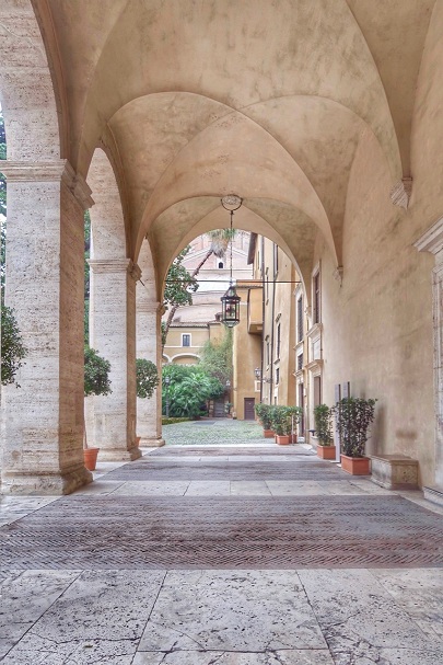 pin inside palazzo venezia hidden courtyard