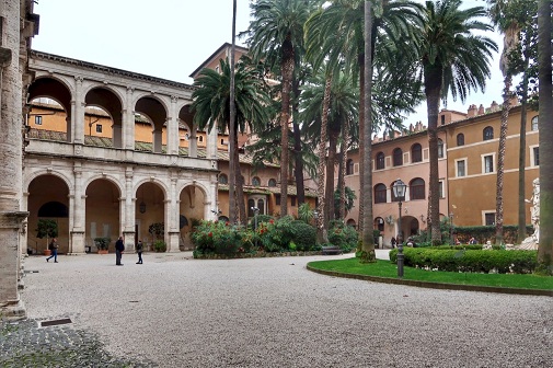 Hidden courtyard inside Palazzo Venezia Hidden courtyard inside Palazzo Venezia