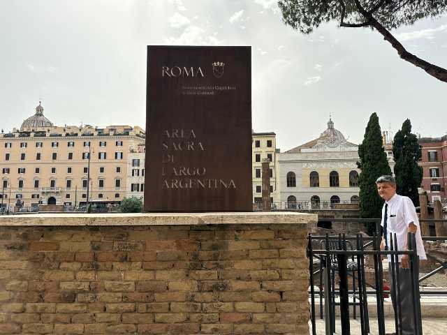 Entrance plaque of Largo Argentina site