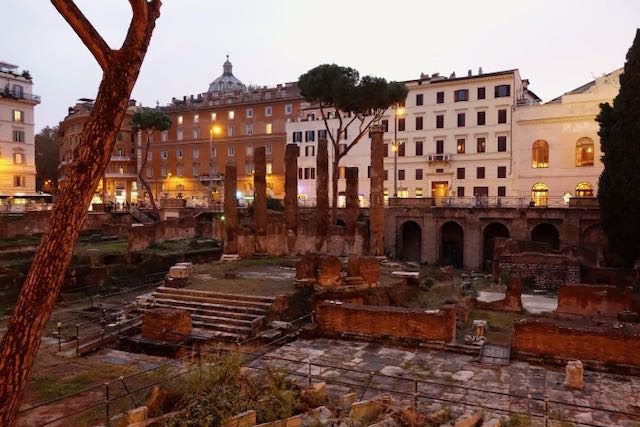 largo argentina in the evening largo argentina in the evening