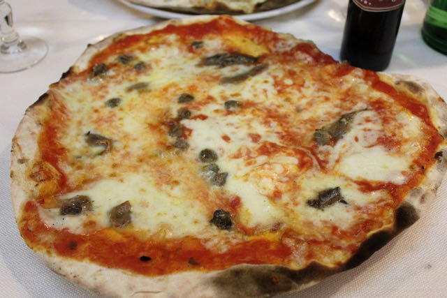 pizza napoli at li rioni