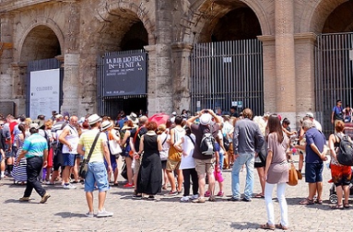 line at colosseum in rome
