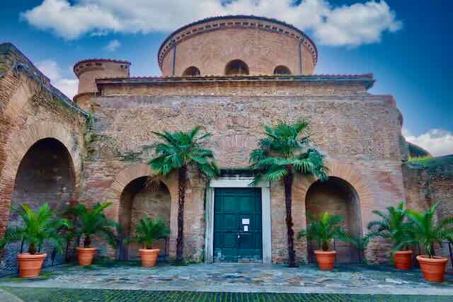 exterior mausoleum santa costanza