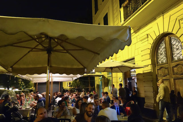 eating outside in rome in september