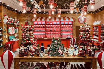 christmas decorations at mr. christmas in rome