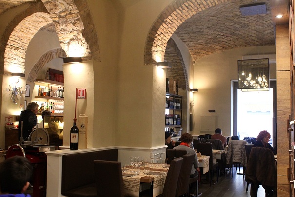 osteria delle commari interior