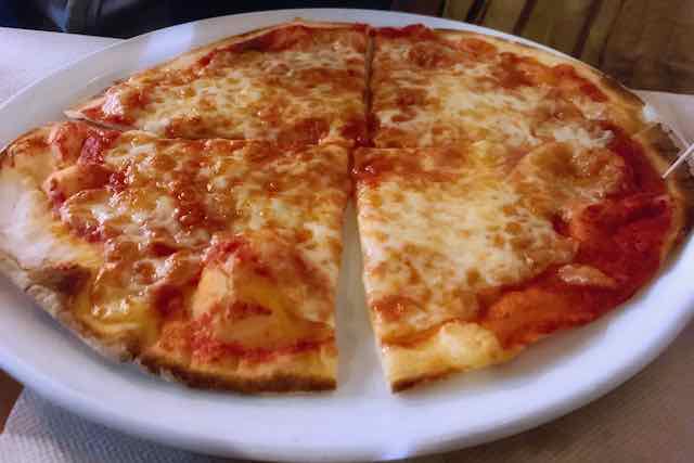 gluten-free margherita pizza