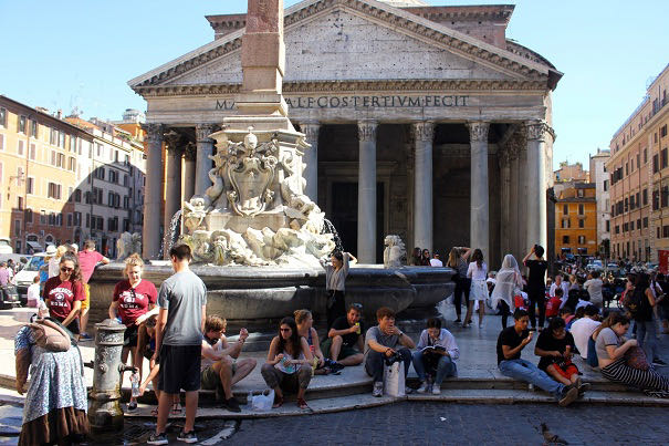 pantheon crowds during high season