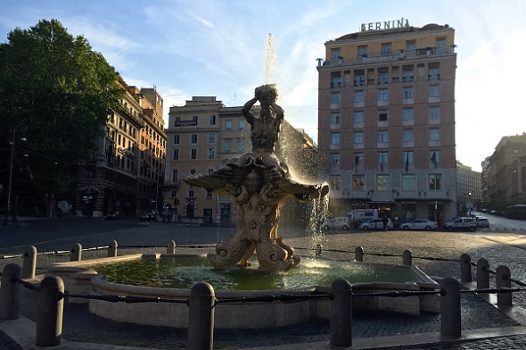 piazza barberini tritone fountain piazza barberini tritone fountain