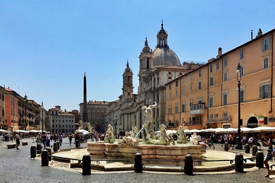 Piazza Navona at 1pm Piazza Navona at 1pm