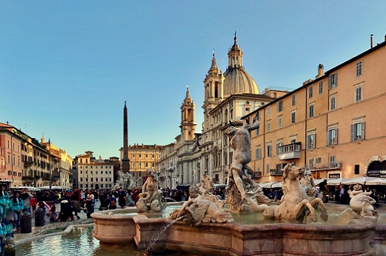 Piazza Navona at 7pm Piazza Navona at 7pm